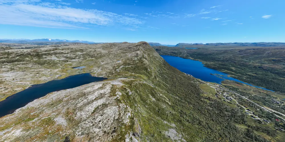 Oversiktsbilde av Filefjellseggen mellom Skørsnøse og Støgonøse