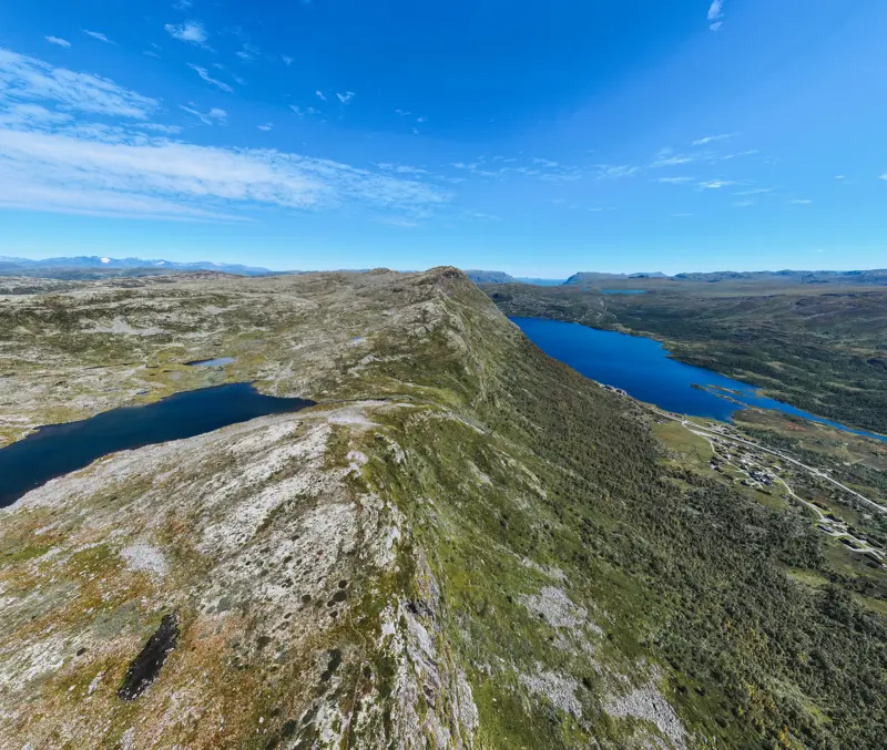 Oversiktsbilde av Filefjellseggen mellom Skørsnøse og Støgonøse