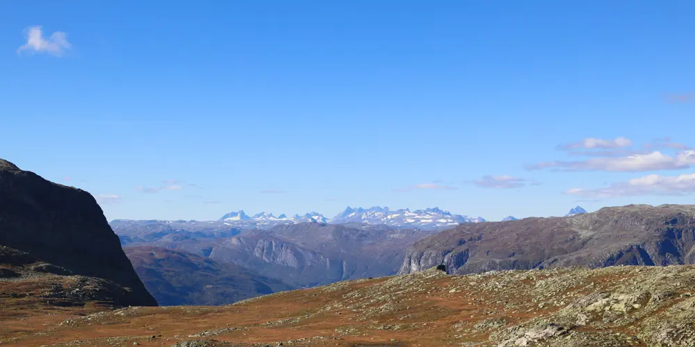 Utsikt mot Jotunheimen på tur til Uksestigen i Vang