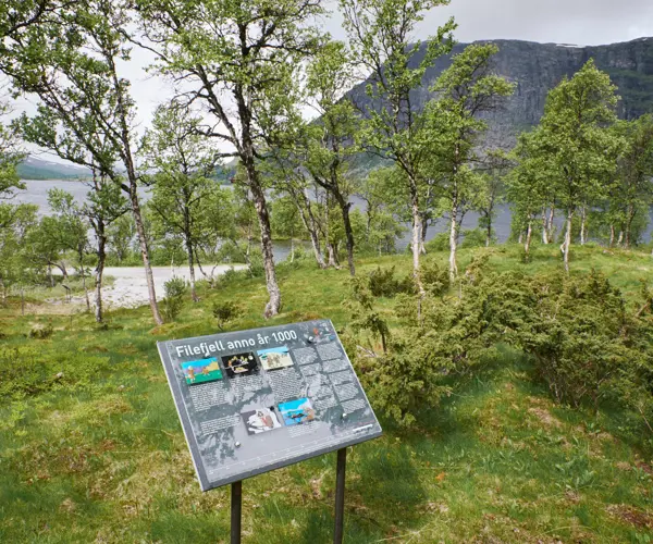 Informasjonstavle ved Otrøvatnet