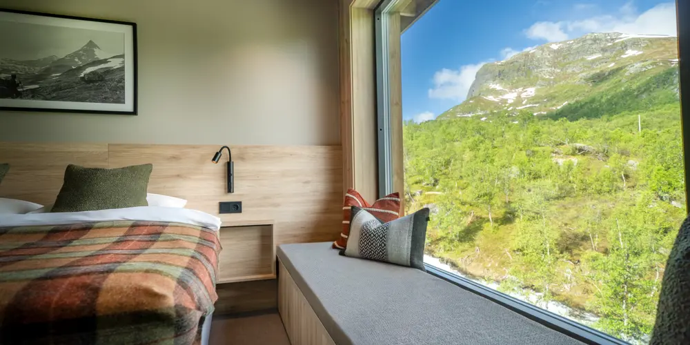 Hotellrom på Filefjellstuene med utsikt over fjellet