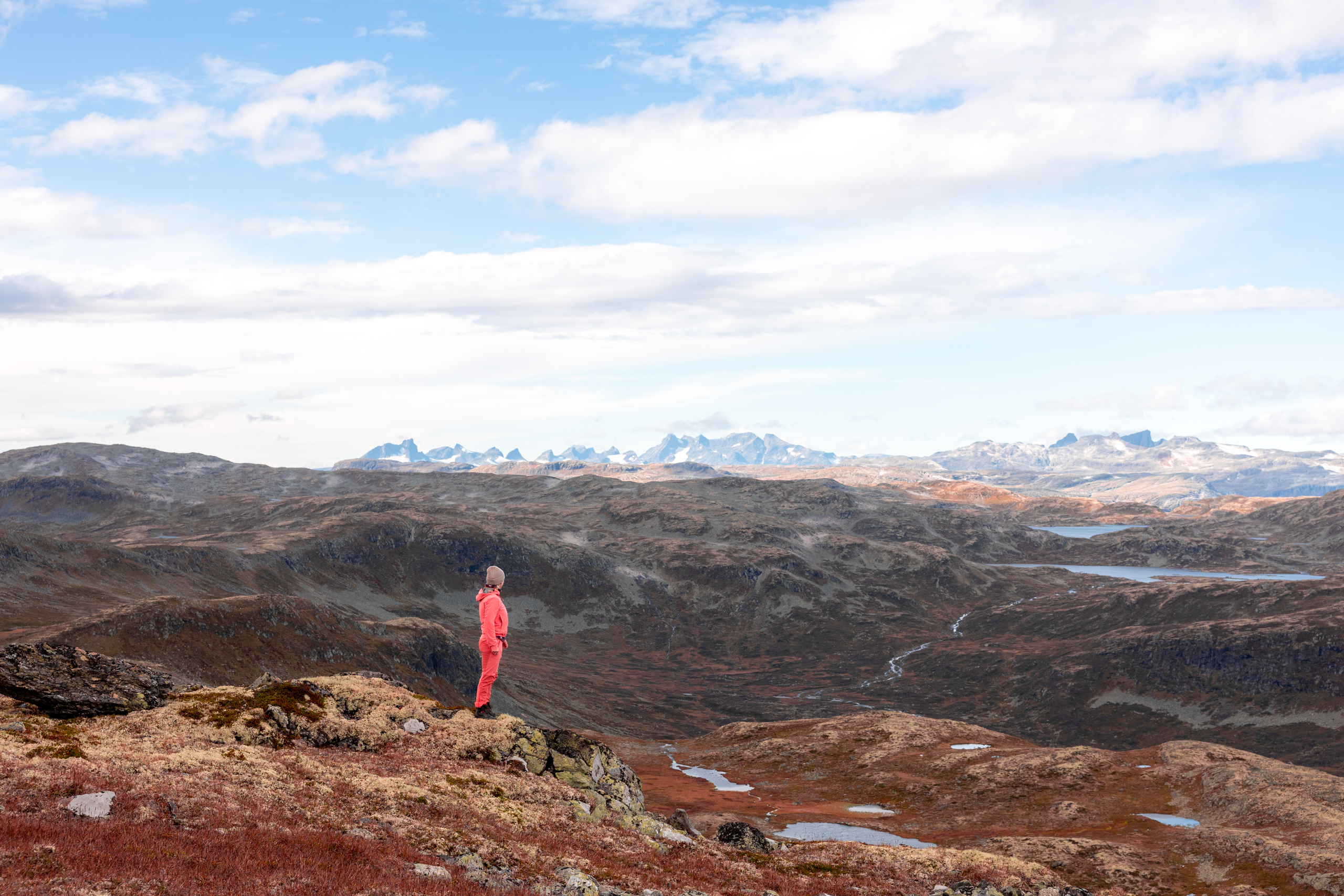 Høsttur til Skørsnøse med fjellutsikt mot Jotunheimen
