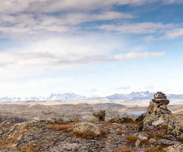 Høsttur til Skørsnøse med fjellutsikt mot Jotunheimen