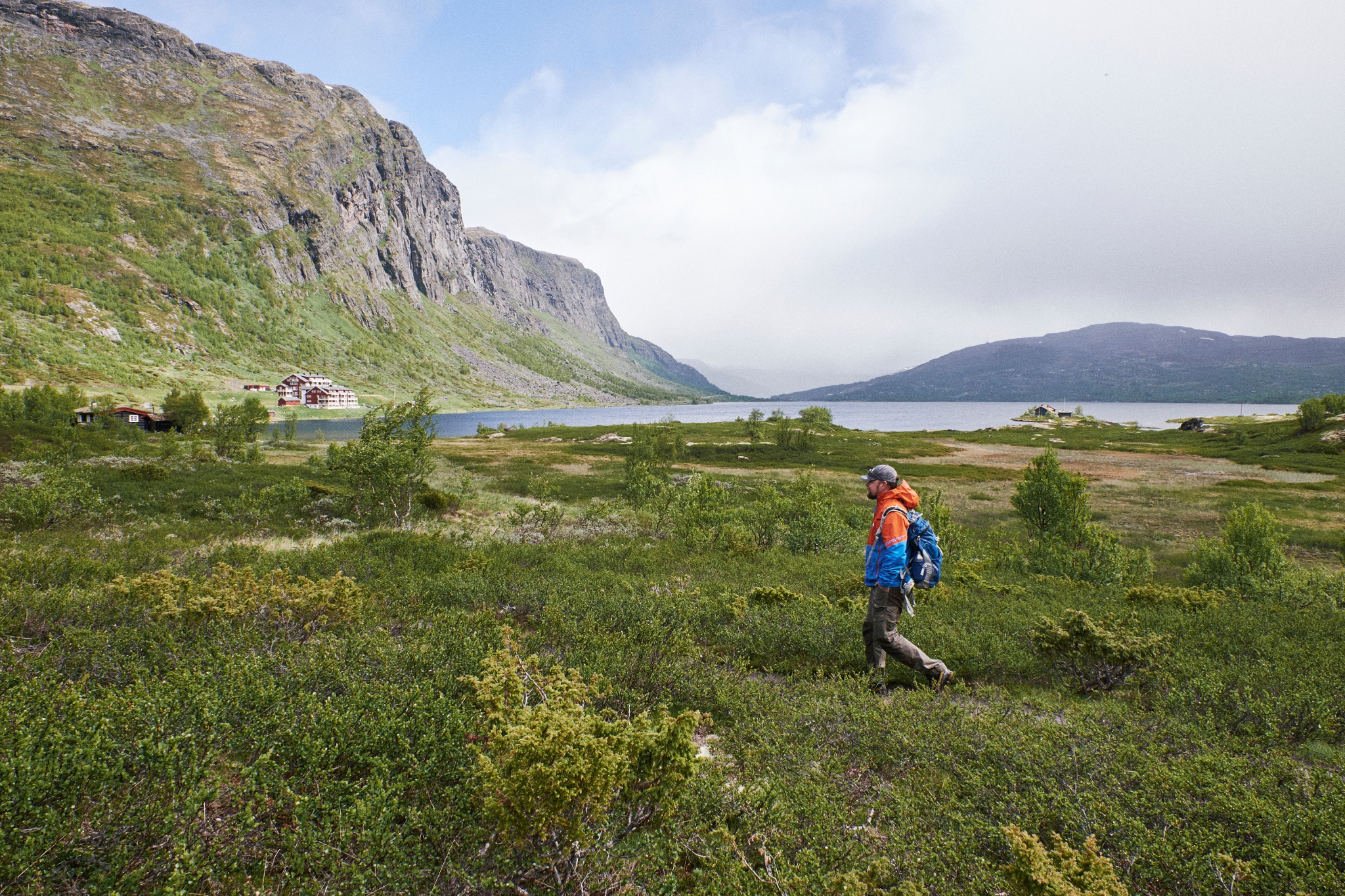 Turgåer på tur rundt Otrøvatnet