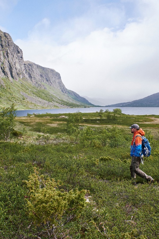 Turgåer på tur rundt Otrøvatnet